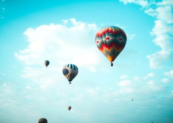 flying hot air balloons