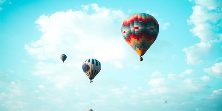 flying hot air balloons