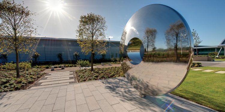 Teorije Nassima Harameina i svemir kao svjesna geometrija